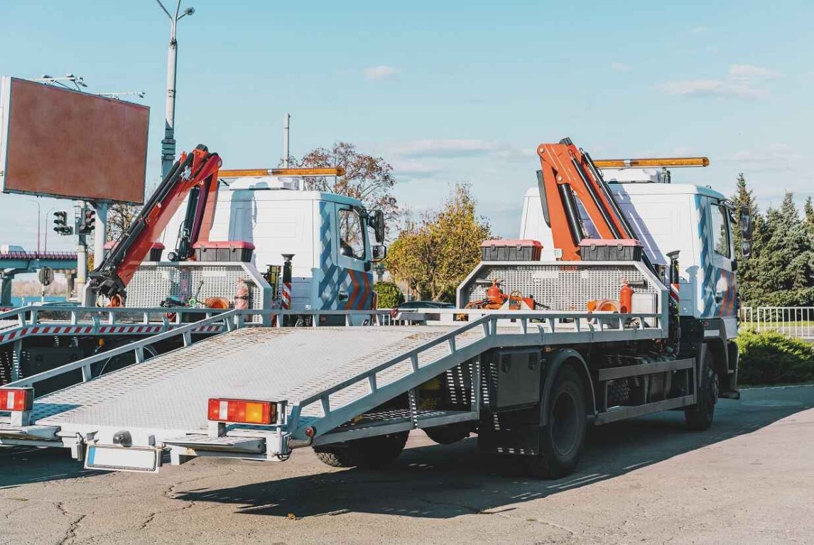 Tow truck fleet ready to provide jump start service in Cardiff, CA